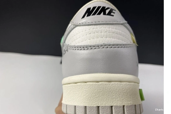 DM1602-114 Nike 4 Lot Low Dunk O-W 0205